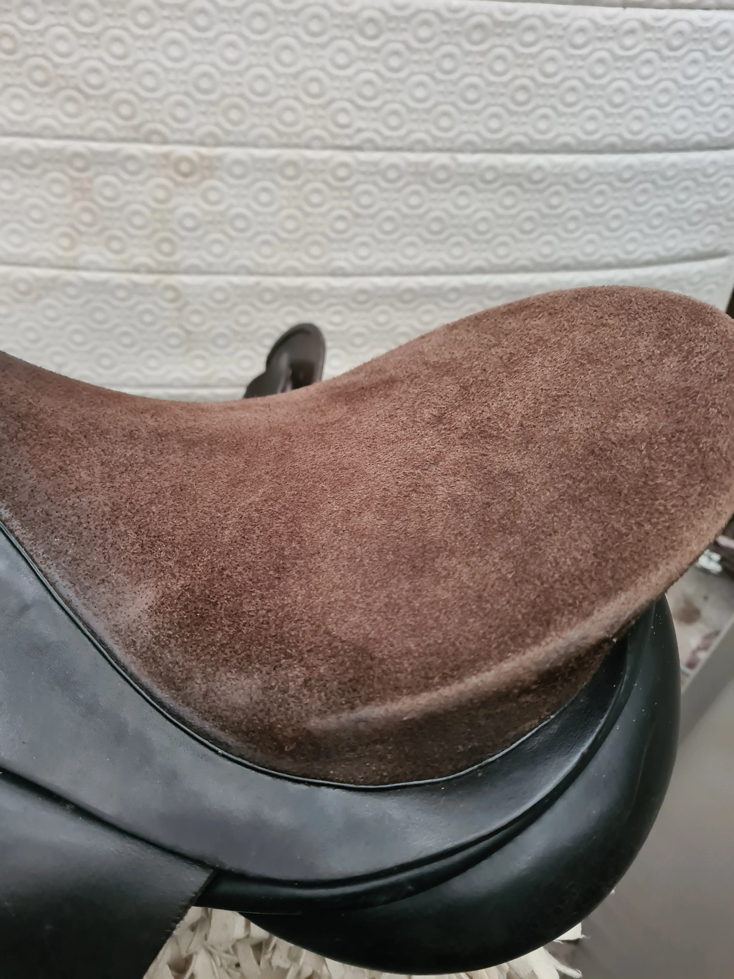 17.5" Albion Legend 5000 medium dressage saddle Brown