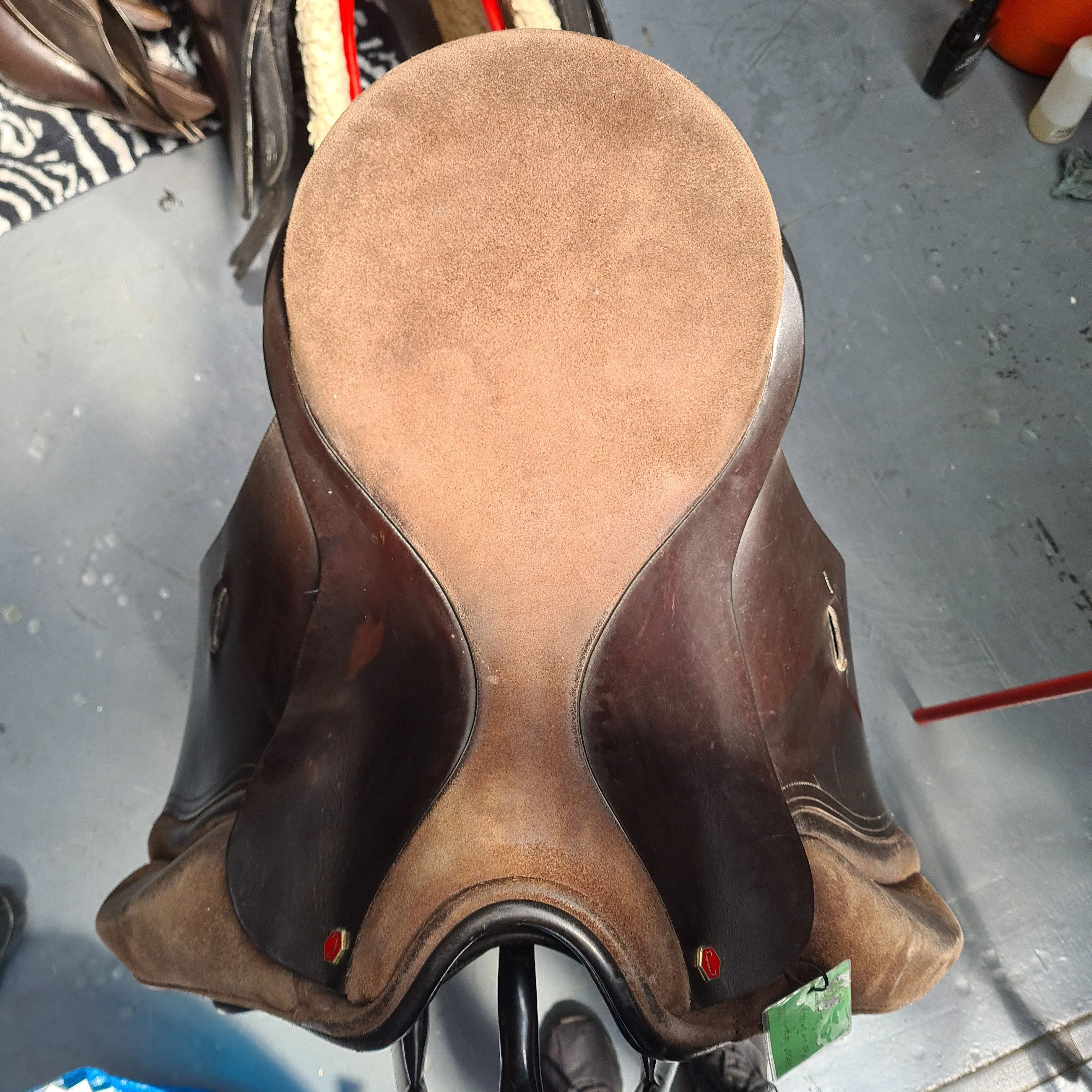 17.5" Albion Legend 5000 medium dressage saddle Brown
