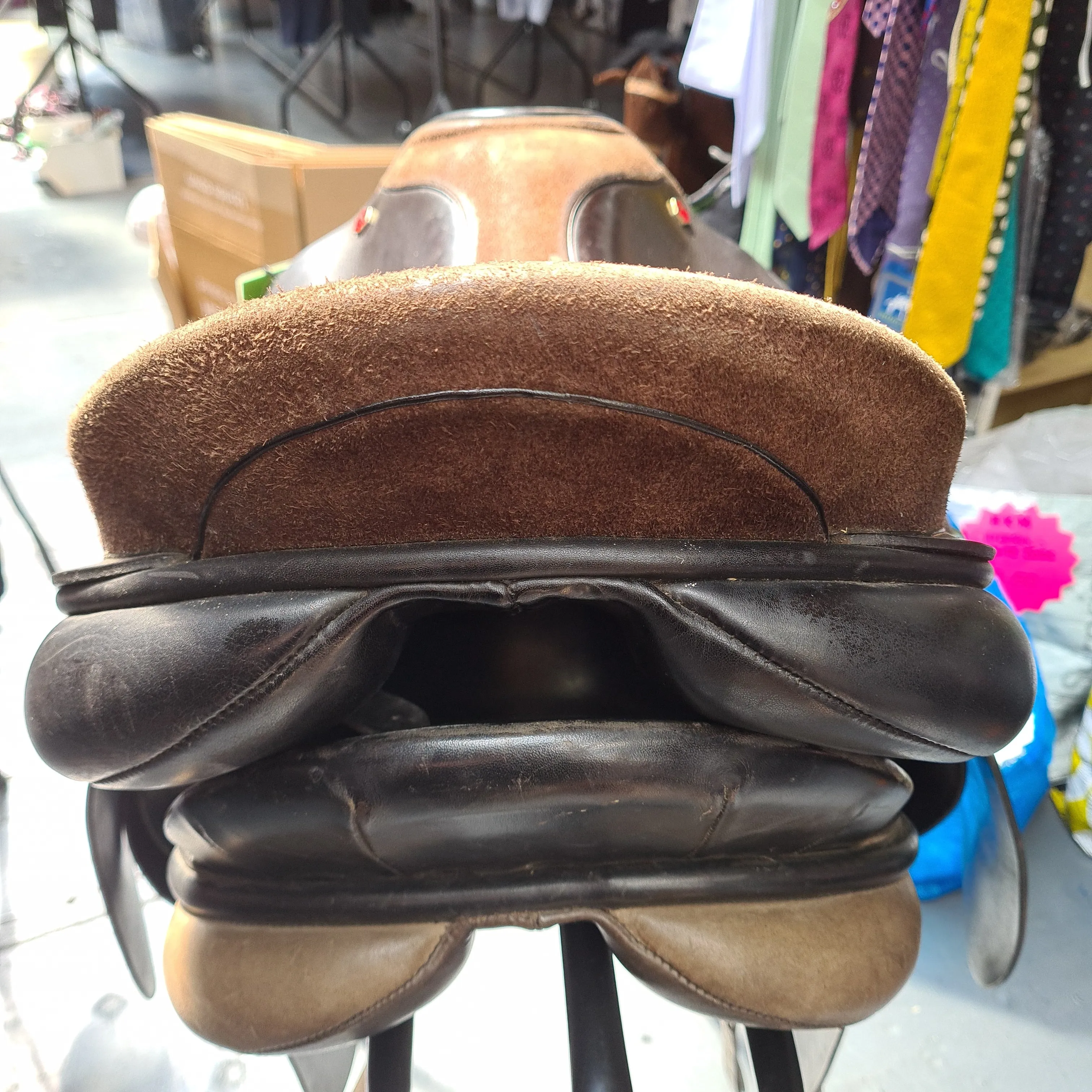 17.5" Albion Legend 5000 medium dressage saddle Brown
