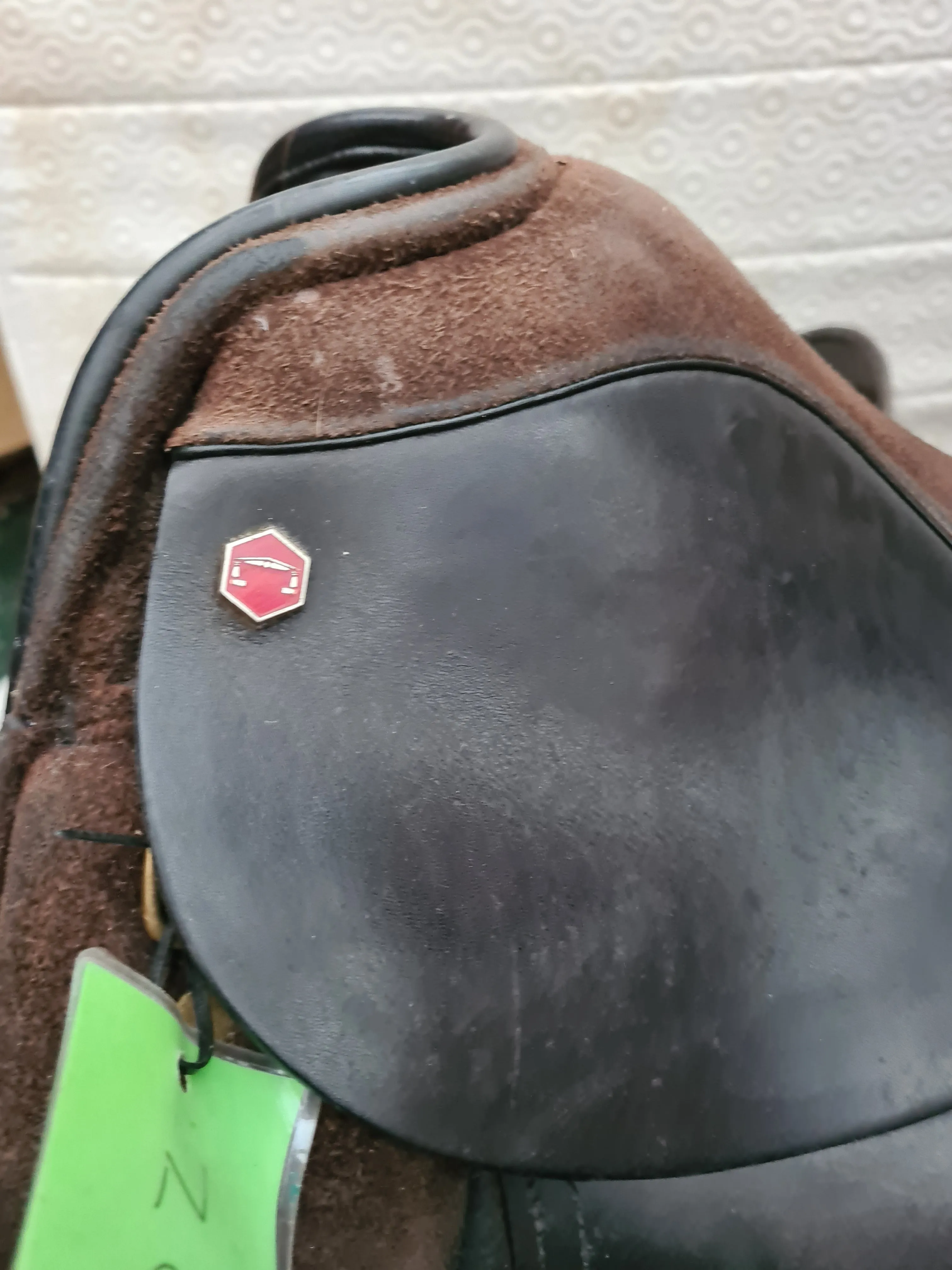 17.5" Albion Legend 5000 medium dressage saddle Brown