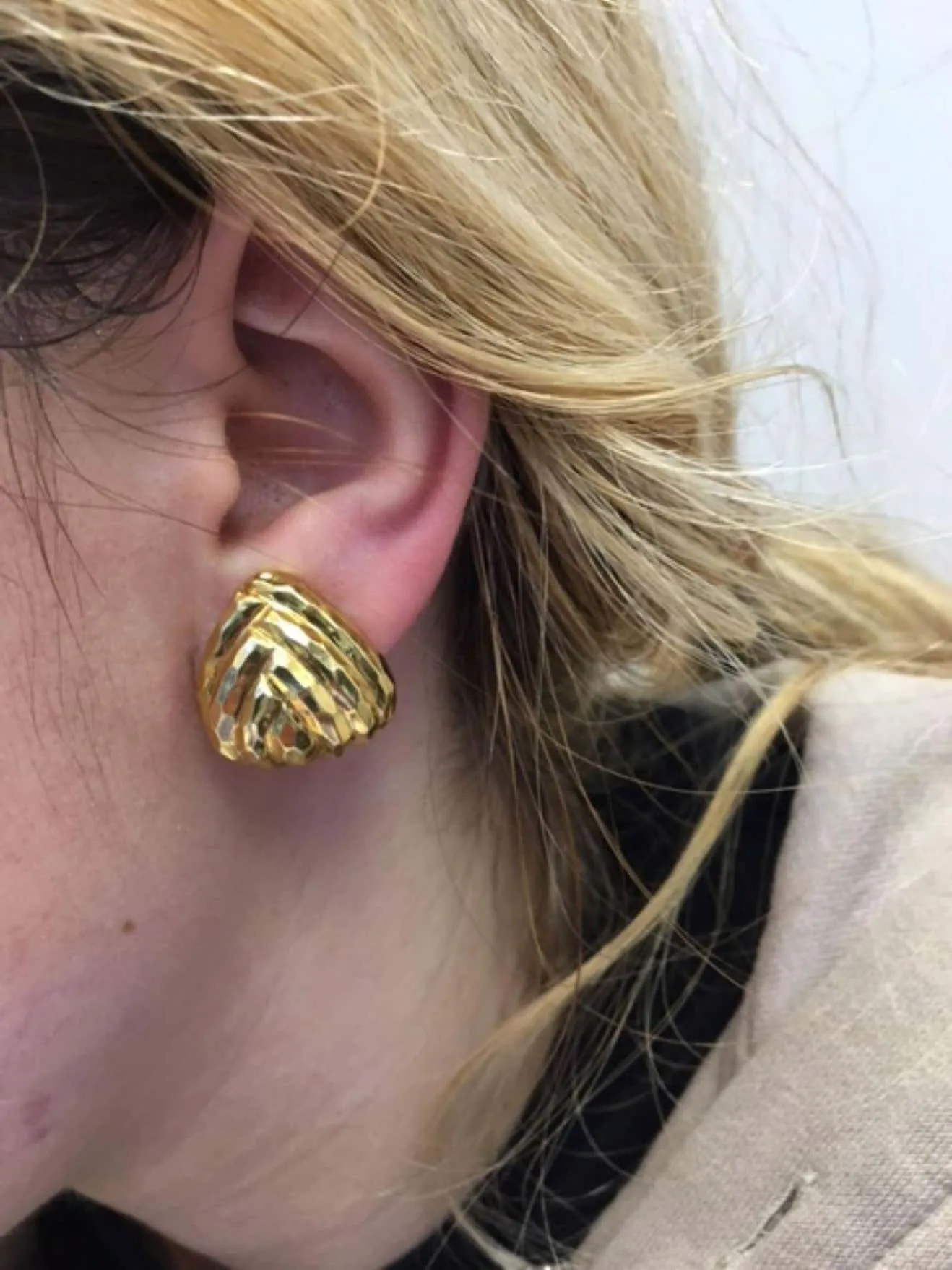 1980s Hammered 18 Karat Gold Ear Clips