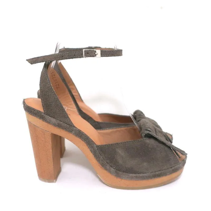 A Detacher Sandals Taupe Fringed Suede Size 6 Ankle Strap Platform Heels