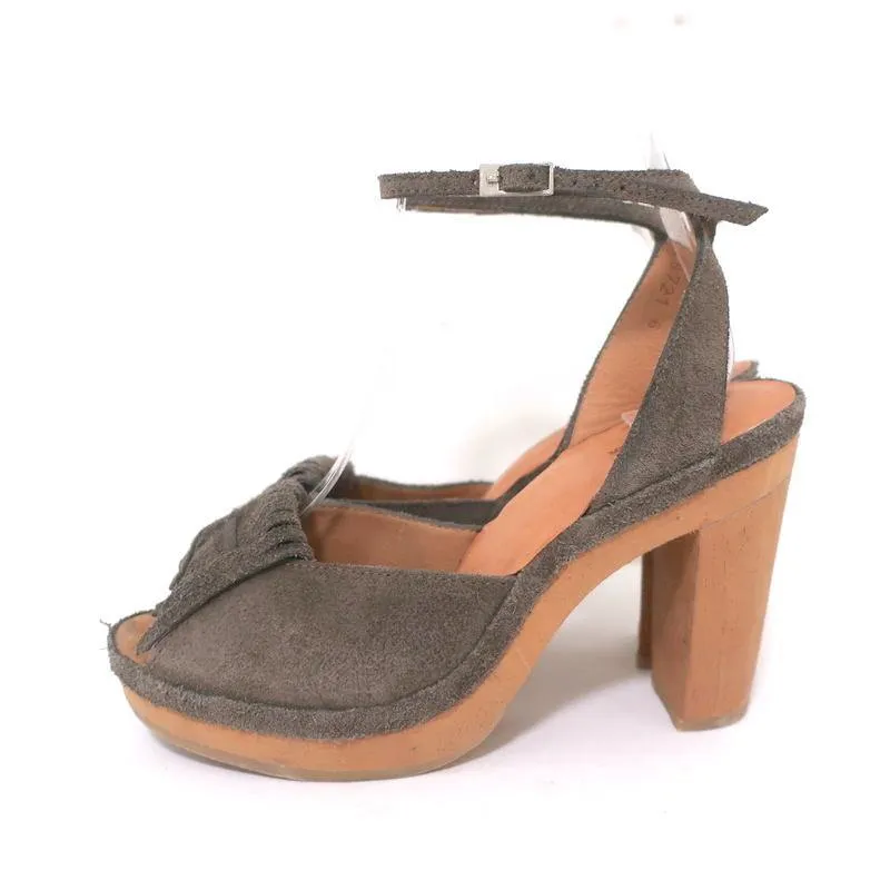 A Detacher Sandals Taupe Fringed Suede Size 6 Ankle Strap Platform Heels