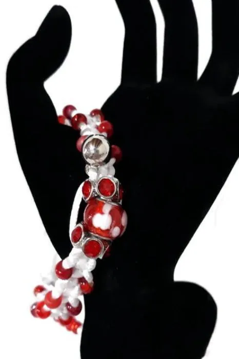 Beaded macrame bracelet, adjustable clasp, Red and white gloxinia macrame bracelet