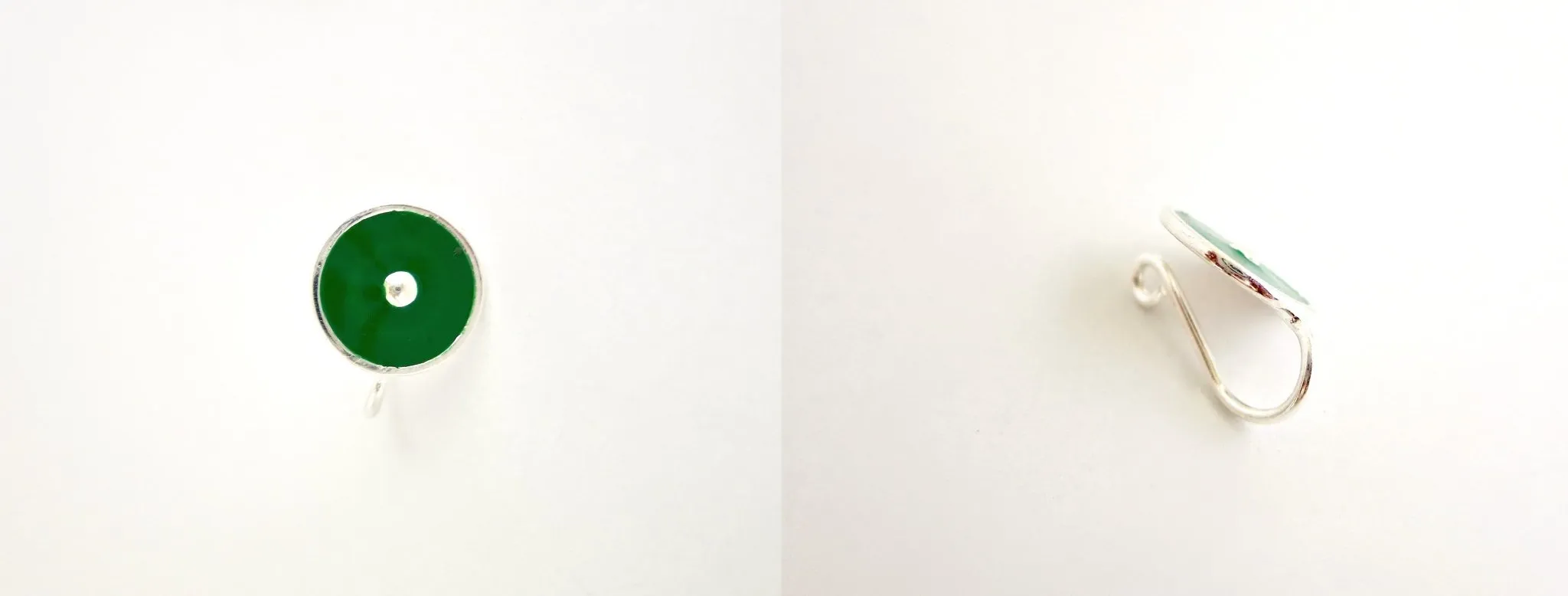 Chic, round green enamel nose pin