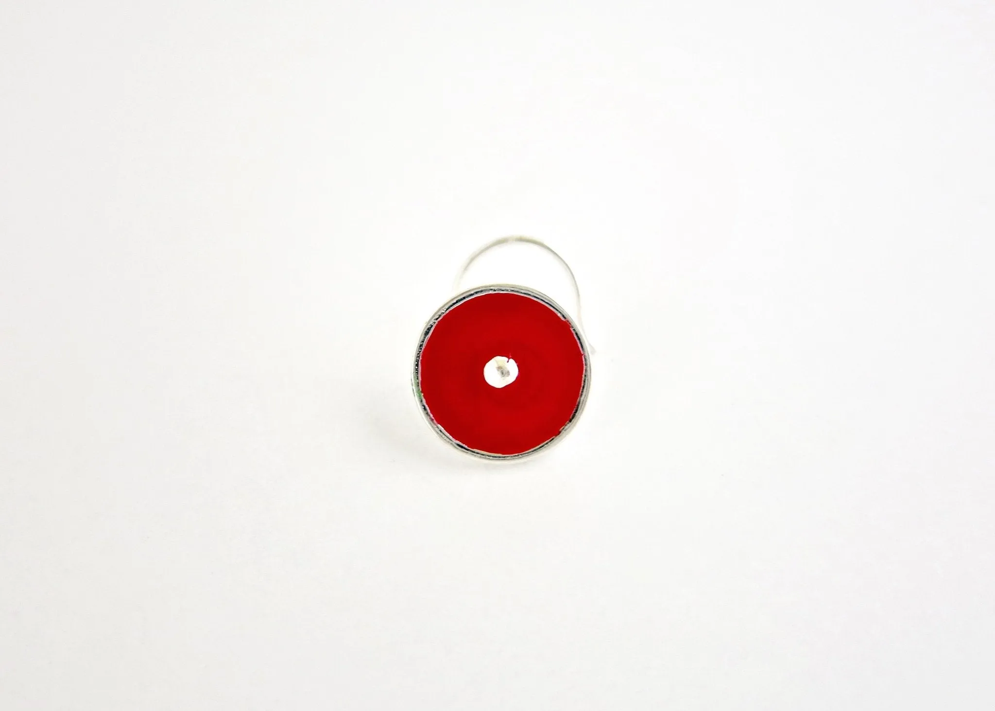Chic, round red enamel nose pin