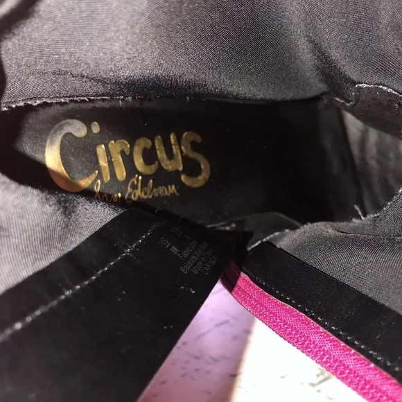 🔹Circus by Sam Edelman Sparkly Raspberry Booties
