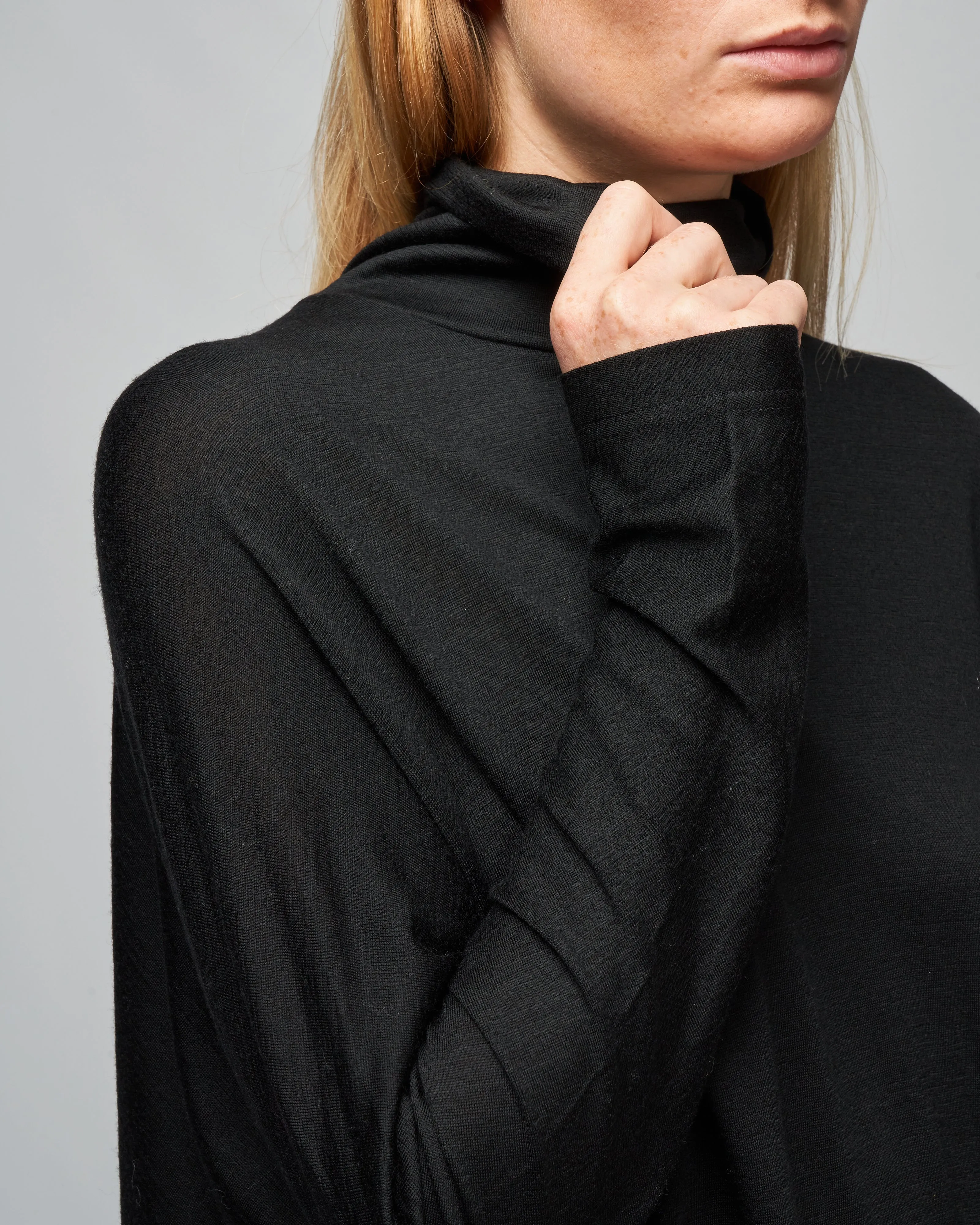 elyse flair high-neck top - black