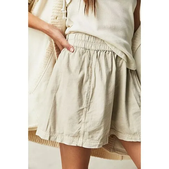 FREE PEOPLE NWT Get Free Poplin Pull On Shorts / Nilla Cream