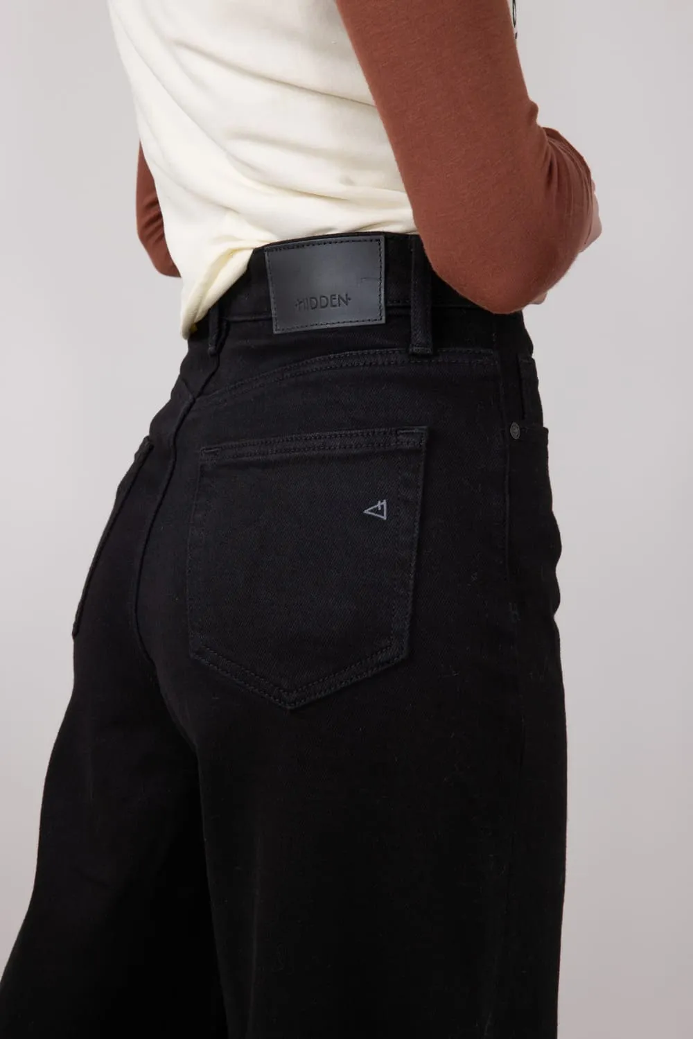 Hidden High Rise Clean Stretch Wide Leg Jeans for Women in Black | HD9358-BLK