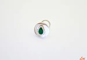 Minimalist, round, green-stone inlaid nose pin
