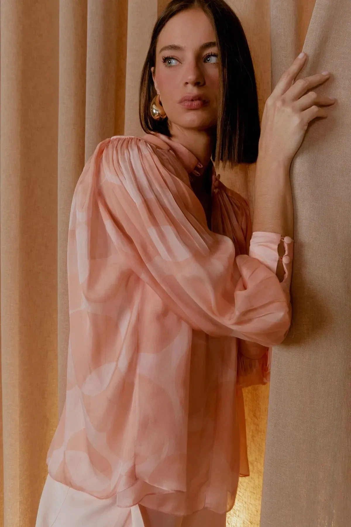 SPOTLIGHT BLOUSE