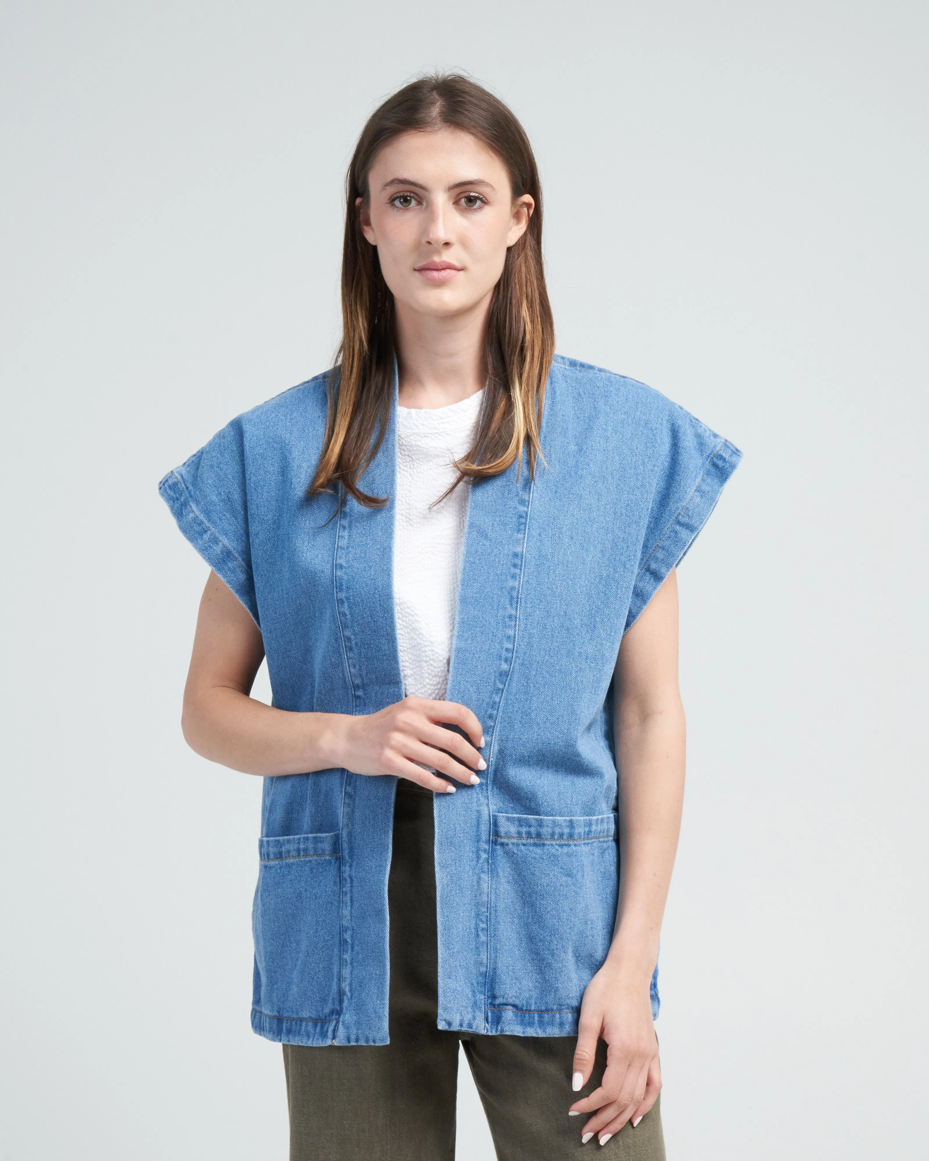 uno sleeveless jacket - bleach wash denim