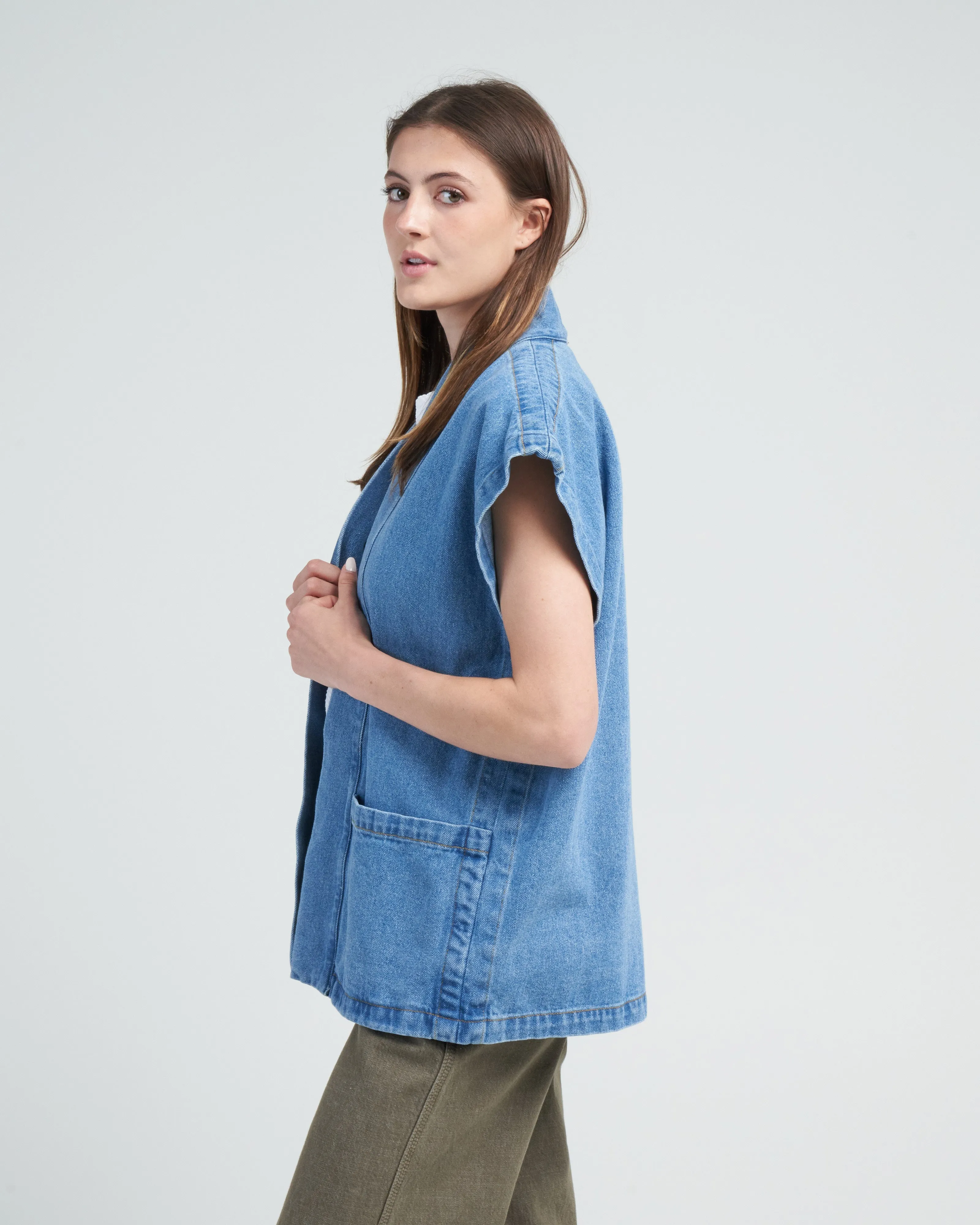 uno sleeveless jacket - bleach wash denim