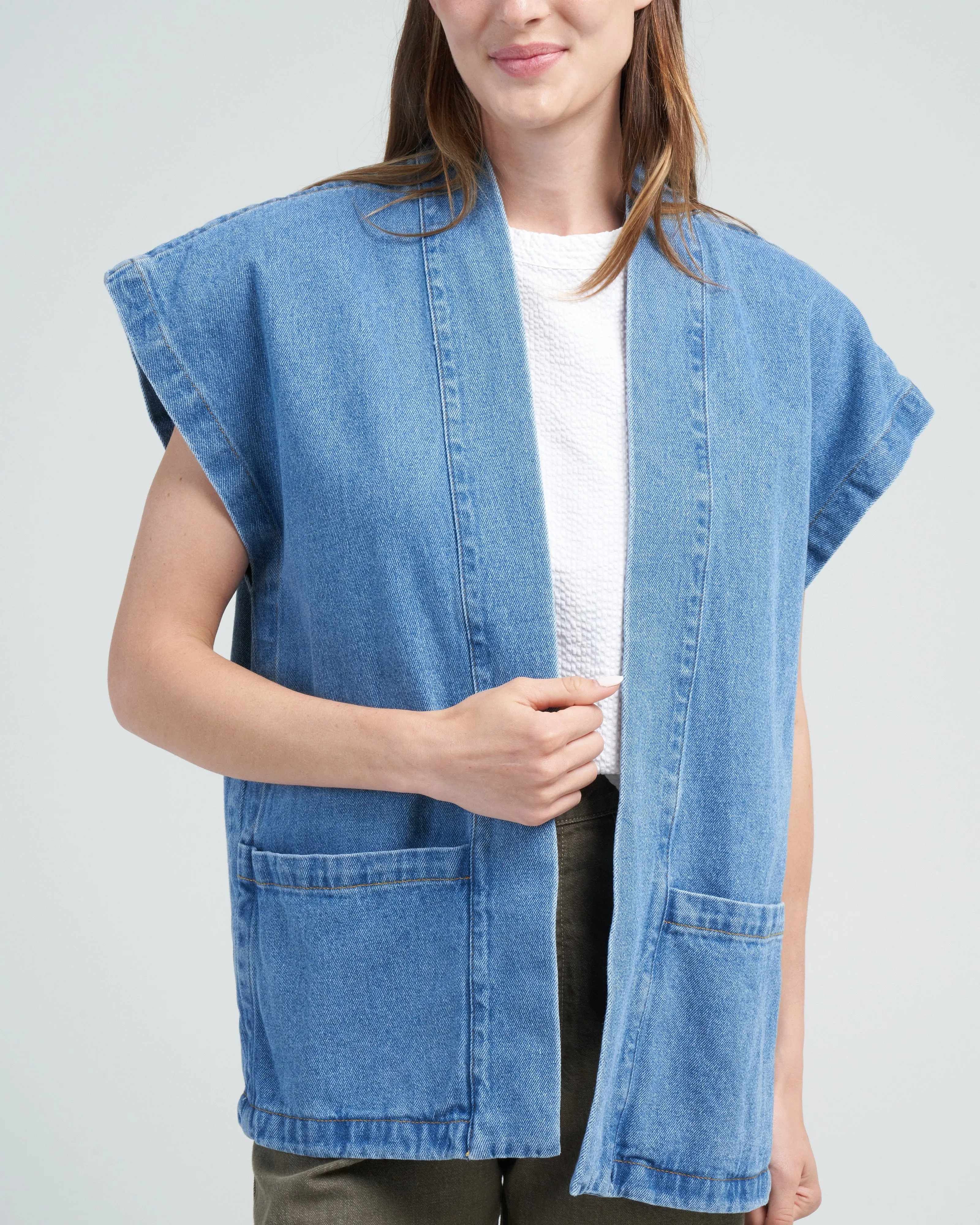uno sleeveless jacket - bleach wash denim
