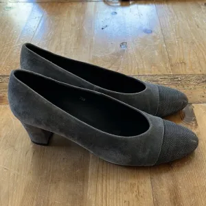 VANELI Dank Grey Suede Pump Size 7 1/2