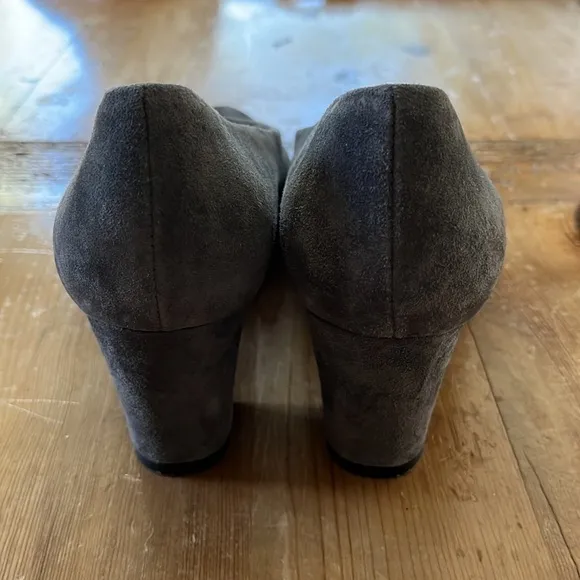 VANELI Dank Grey Suede Pump Size 7 1/2