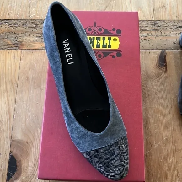 VANELI Dank Grey Suede Pump Size 7 1/2
