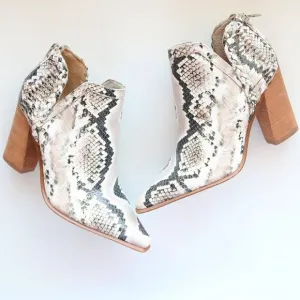 Vince Camuto Delsimba Neutral Snakeskin Leather Block Heel Ankle Boots Booties