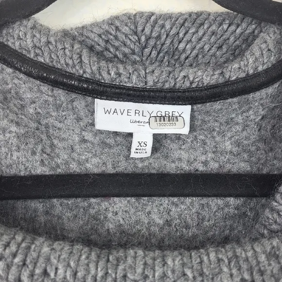 WAVERLY GREY Gray Sleeveless Knit Vest. Size XS